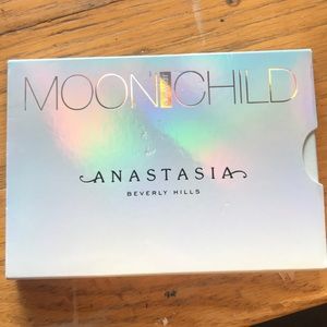 Anastasia Beverly Hills moon child glow kit